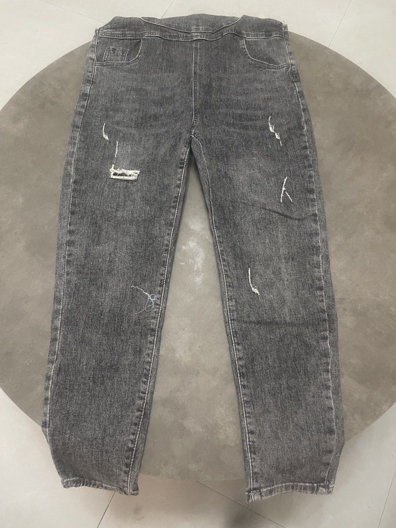 Grey Distressed Denim Overalls, Jumper (Category: Jumpsuits) located in Lucena. Submitted by halfrackph (Listing ID 1441902841, Image 2). Description: - Grey denim overalls - Distressed details on legs and pockets - Adjustable buckle straps with ring details - Two front and two back pockets - Size L - Ideal for a casual look.