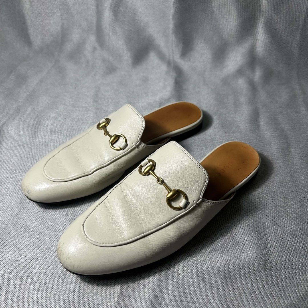 Gucci White Leather Horsebit Mules Size 36 (Category: Sneakers & Footwear) located in Bayombong. Submitted by rochelle_archive_garments (Listing ID 1441907330, Image 3). Description: - Authentic White Leather Gucci Mules - Iconic Horsebit Detail - Size: 36 - Made in Italy.