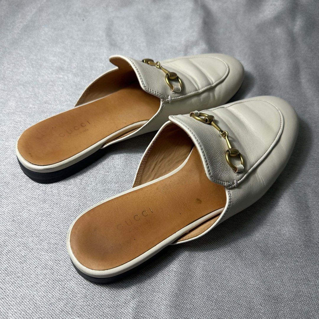 Gucci White Leather Horsebit Mules Size 36 (Category: Sneakers & Footwear) located in Bayombong. Submitted by rochelle_archive_garments (Listing ID 1441907330, Image 2). Description: - Authentic White Leather Gucci Mules - Iconic Horsebit Detail - Size: 36 - Made in Italy.