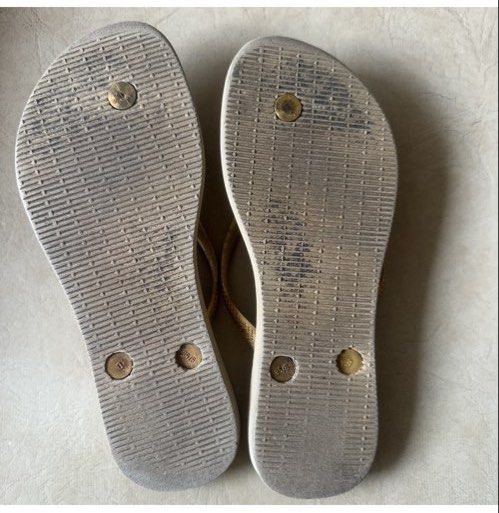 Havaianas Flip Flops Peacock Feather Design Gold Straps (Category: Flipflops and Slides) located in Singapore. Submitted by npevee (Listing ID 1441900472, Image 2). Description: - Havaianas flip flops - Pretty peacock feather design - Gold straps - Soles show signs of wear (used) - Plenty of life remaining - Easy to slip on and off Tagged 35/36.