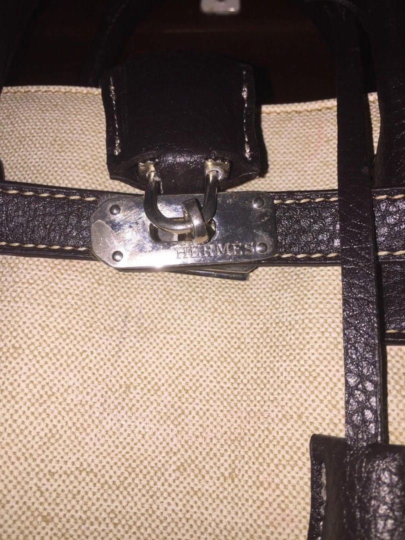 Hermes paris (Category: Luxury Bags & Wallets) located in Malaybalay. Submitted by cjsv0228 (Listing ID 1441871408, Image 2). Description: hermes shoulder bags minor issue laked stain and herline sa 1side sling peru napaka solid pa with luck ang key 850 ship.