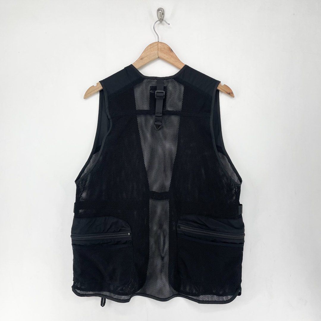 Hisso Mesh Nylon Utility Vest (Category: Vests) located in Mandaluyong City. Submitted by armrhts (Listing ID 1441928714, Image 2). Description: Size: Medium Dimensions(inches) •Width: 20" •Length: 26" .