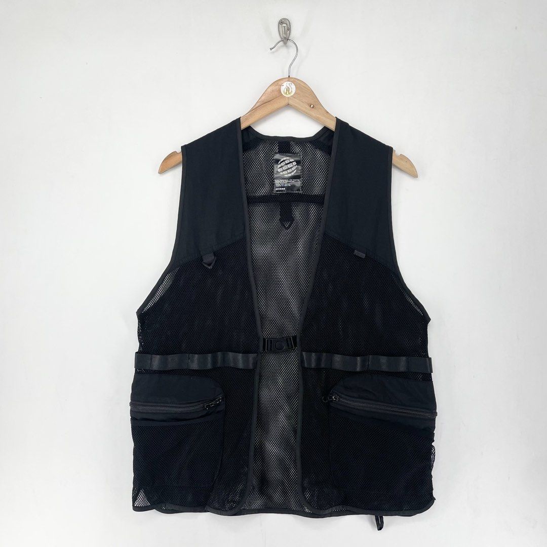 Hisso Mesh Nylon Utility Vest (Category: Vests) located in Mandaluyong City. Submitted by armrhts (Listing ID 1441928714, Image 1). Description: Size: Medium Dimensions(inches) •Width: 20" •Length: 26" .