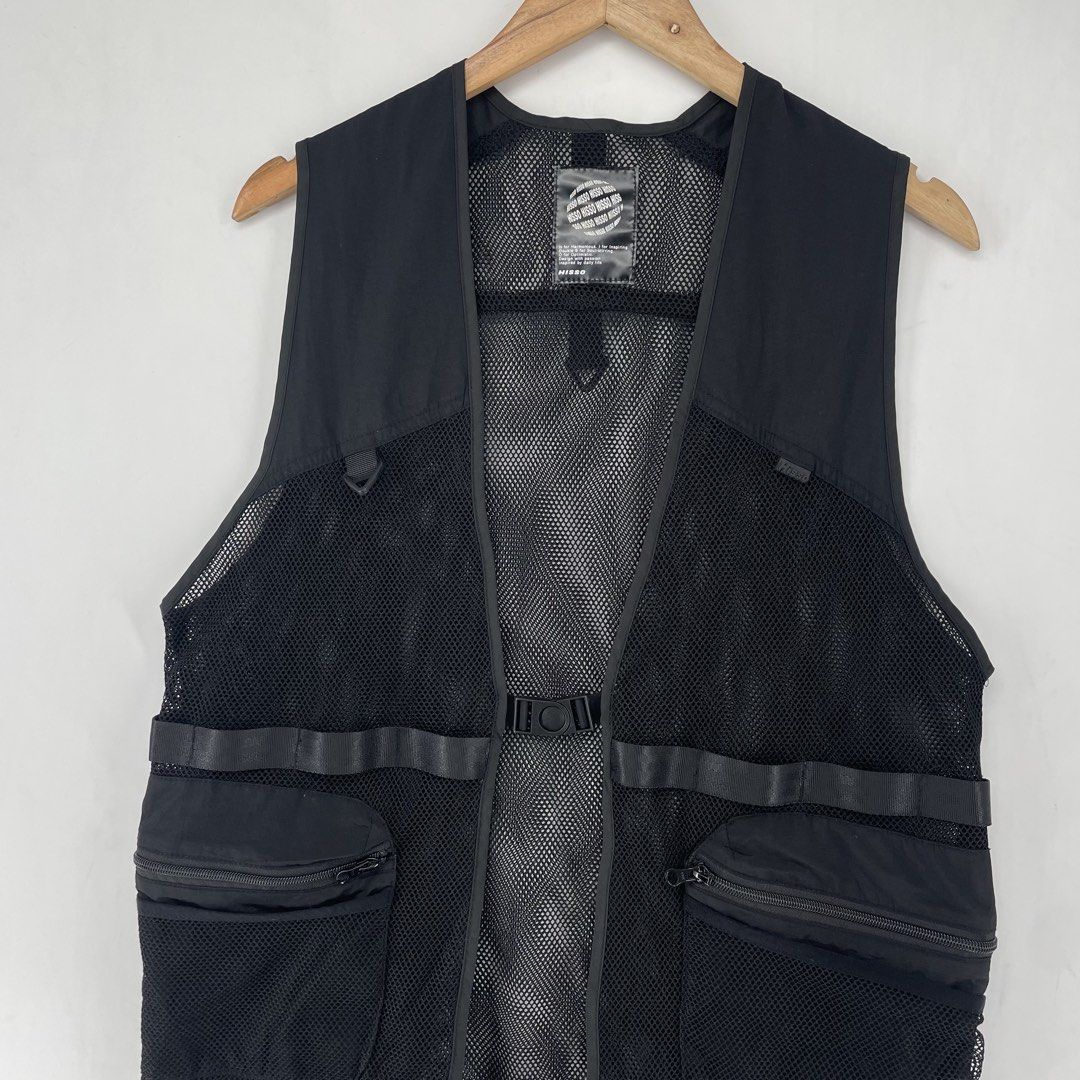 Hisso Mesh Nylon Utility Vest (Category: Vests) located in Mandaluyong City. Submitted by armrhts (Listing ID 1441928714, Image 3). Description: Size: Medium Dimensions(inches) •Width: 20" •Length: 26" .