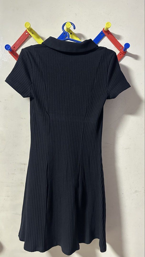 H&M Black Ribbed Collar Dress (Category: Dresses) located in Valenzuela. Submitted by precioussssss (Listing ID 1441910975, Image 2). Description: - Size: Small - Color may vary due to lighting - Washed but never used - RFS: Too many clothes - PM if you have questions :) - MOP: Gcash - MOD: J&T or GGX. Can do SSD. - SF shouldered by buyer. - Loc: Valenzuela City.