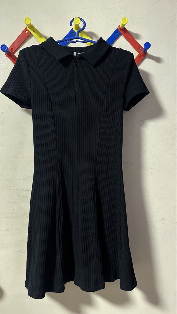 H&M Black Ribbed Collar Dress (Category: Dresses) located in Valenzuela. Submitted by precioussssss (Listing ID 1441910975, Image 1). Description: - Size: Small - Color may vary due to lighting - Washed but never used - RFS: Too many clothes - PM if you have questions :) - MOP: Gcash - MOD: J&T or GGX. Can do SSD. - SF shouldered by buyer. - Loc: Valenzuela City.