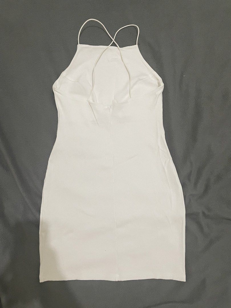H&M Divided White Ribbed Mini Dress (Category: Dresses) located in Manila. Submitted by beatan13 (Listing ID 1441879918, Image 2). Description: - White ribbed mini dress from H&M Divided - Features spaghetti straps with a criss-cross detail at the back - Bodycon fit for a flattering silhouette - Versatile piece: great for layering or wearing solo - Simple and chic design.