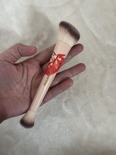 (Category: ) located in . Submitted by simplydecluttering_makeup (Listing ID 1441806409, Image 1). Description: .