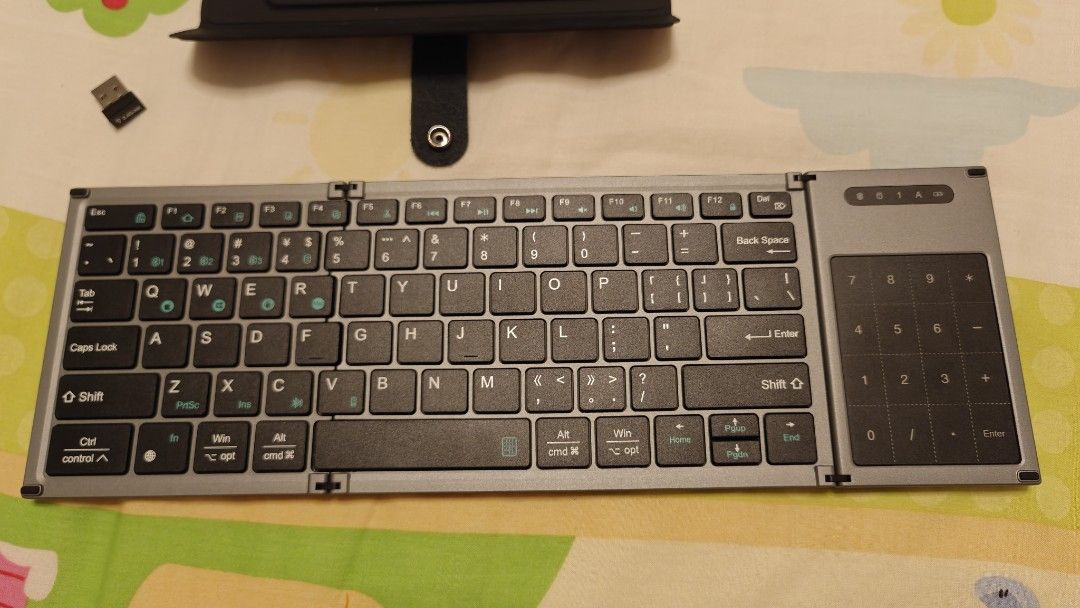 HUKE Foldable Bluetooth Keyboard with Numeric Keypad and Stand473029382967152641