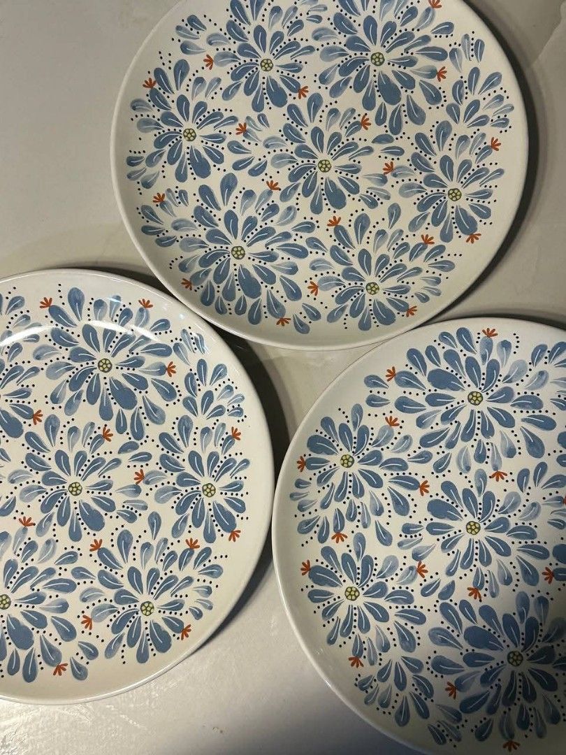 IKEA white ceramic plates (Category: Dinnerware & Cutlery) located in Quezon City. Submitted by michypeachyy1 (Listing ID 1441845694, Image 1). Description: 500 plus shiment FOR TAKE ALL ONLY 3PCS.