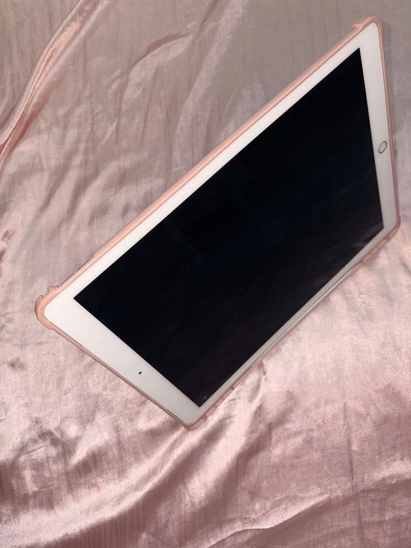 iPad Pro 12.9 1st Gen (Category: iPad) located in Cebu City. Submitted by preluvcloth (Listing ID 1441899445, Image 3). Description: - no issues - negotiable.