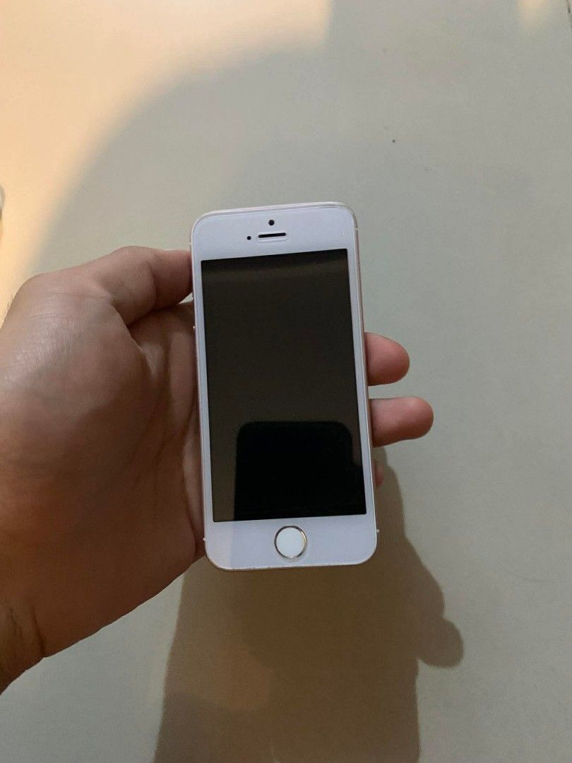 Iphone SE 2016 (Category: iPhone SE Series) located in Bacoor. Submitted by qualityucantrust (Listing ID 1441864479, Image 1). Description: IPHONE SE 2016 ROSE PINK 64GIG STORAGE Not OPENLINE ISSUE:BATTERY REPLACEMENT ONLY FREE: LIGHTNING CABLE and Case FIX PRICE SUREBUYER SHOULDER SHIPPING...🙏🏼 QUALITY U CAN TRUST™.