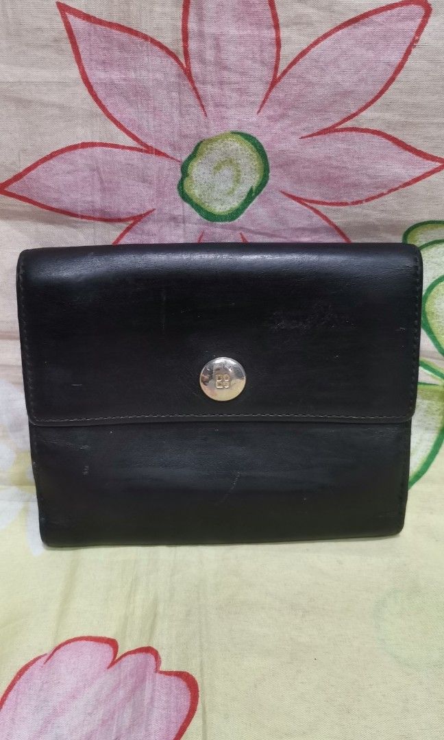 KATE SPADE black leather short wallet (Category: Wallets & Card holders) located in Baguio. Submitted by princessjhade (Listing ID 1441838703, Image 3). Description: Good condiyion With minimal signs of use Plus shipping.