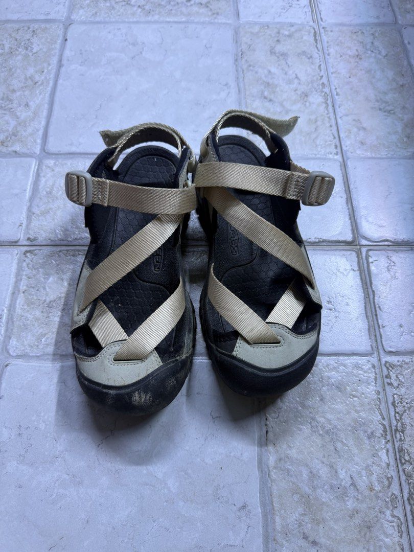 KEEN Water Sandals (Category: Sandals) located in Singapore. Submitted by syahleeee (Listing ID 1441912552, Image 1). Description: - KEEN water sandals - Black and tan strap design - Excellent sole grip for stability - Adjustable straps ensure a secure and comfortable fit - Ideal for outdoor adventures and water sports - Ready for your next trip! - Meet ups at Yishun MRT :).