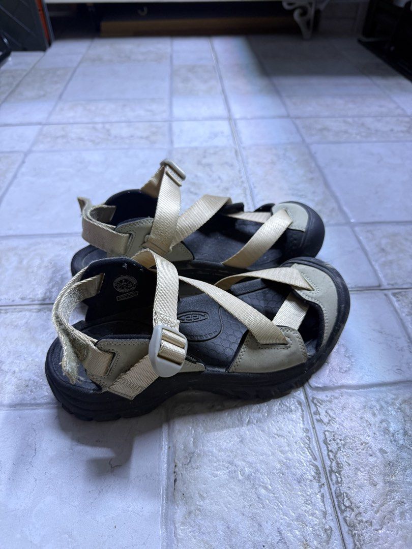 KEEN Water Sandals (Category: Sandals) located in Singapore. Submitted by syahleeee (Listing ID 1441912552, Image 2). Description: - KEEN water sandals - Black and tan strap design - Excellent sole grip for stability - Adjustable straps ensure a secure and comfortable fit - Ideal for outdoor adventures and water sports - Ready for your next trip! - Meet ups at Yishun MRT :).