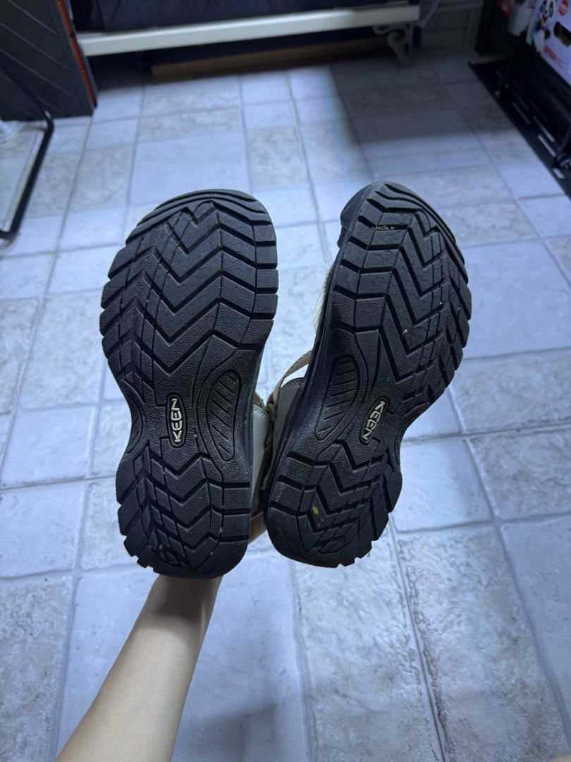 KEEN Water Sandals (Category: Sandals) located in Singapore. Submitted by syahleeee (Listing ID 1441912552, Image 3). Description: - KEEN water sandals - Black and tan strap design - Excellent sole grip for stability - Adjustable straps ensure a secure and comfortable fit - Ideal for outdoor adventures and water sports - Ready for your next trip! - Meet ups at Yishun MRT :).