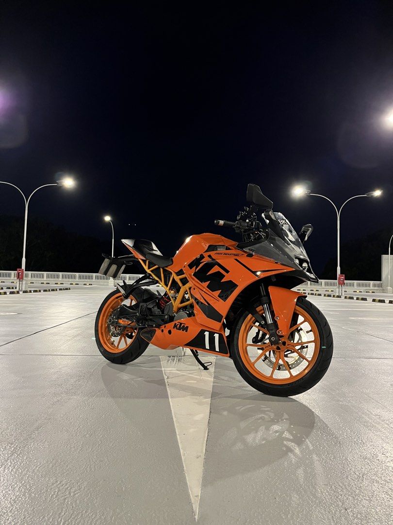 KTM RC200 (Category: Class 2B) located in Singapore. Submitted by shopherenow123 (Listing ID 1441926494, Image 3). Description: Actual bike as reviewed by Tambak Overlanders : https://youtu.be/H9F7eDF748I?is=stx-eslqjvvg5RY7 COE till 31 Mar 31 Yes you have found the fastest 2b sport bike you could possibly own Stand out amongst all the R15 , R15Ms, CBR and GSXRs that you can easily buy off any bike store, this is the rarest sport bike to own (sin
