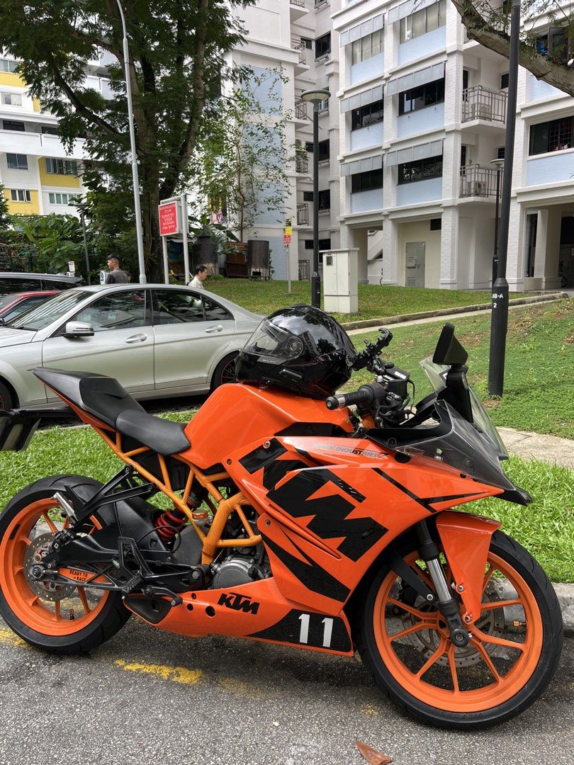 KTM RC200 (Category: Class 2B) located in Singapore. Submitted by shopherenow123 (Listing ID 1441926494, Image 1). Description: Actual bike as reviewed by Tambak Overlanders : https://youtu.be/H9F7eDF748I?is=stx-eslqjvvg5RY7 COE till 31 Mar 31 Yes you have found the fastest 2b sport bike you could possibly own Stand out amongst all the R15 , R15Ms, CBR and GSXRs that you can easily buy off any bike store, this is the rarest sport bike to own (sin
