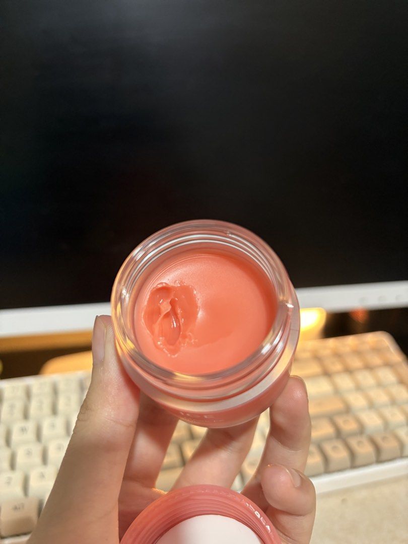 LANEIGE Lip Sleeping Mask EX Grapefruit 20g (Category: Face Care) located in Quezon City. Submitted by trishiaa21 (Listing ID 1441801370, Image 3). Description: - LANEIGE Grapefruit Lip Sleeping Mask - Size: 20g - used (see last slide) (used with a clean spatula) - Expiry Date: 2028-05-28 Original / binili sa watson gateway Rfs: not suitable for my lips.
