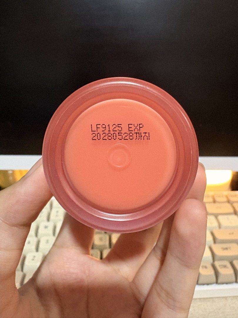 LANEIGE Lip Sleeping Mask EX Grapefruit 20g (Category: Face Care) located in Quezon City. Submitted by trishiaa21 (Listing ID 1441801370, Image 2). Description: - LANEIGE Grapefruit Lip Sleeping Mask - Size: 20g - used (see last slide) (used with a clean spatula) - Expiry Date: 2028-05-28 Original / binili sa watson gateway Rfs: not suitable for my lips.