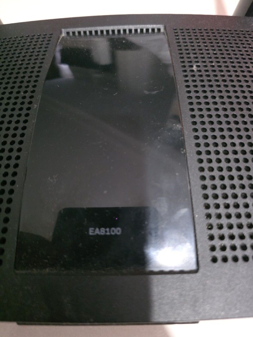 Linksys EA8100 wifi router472884665721169921