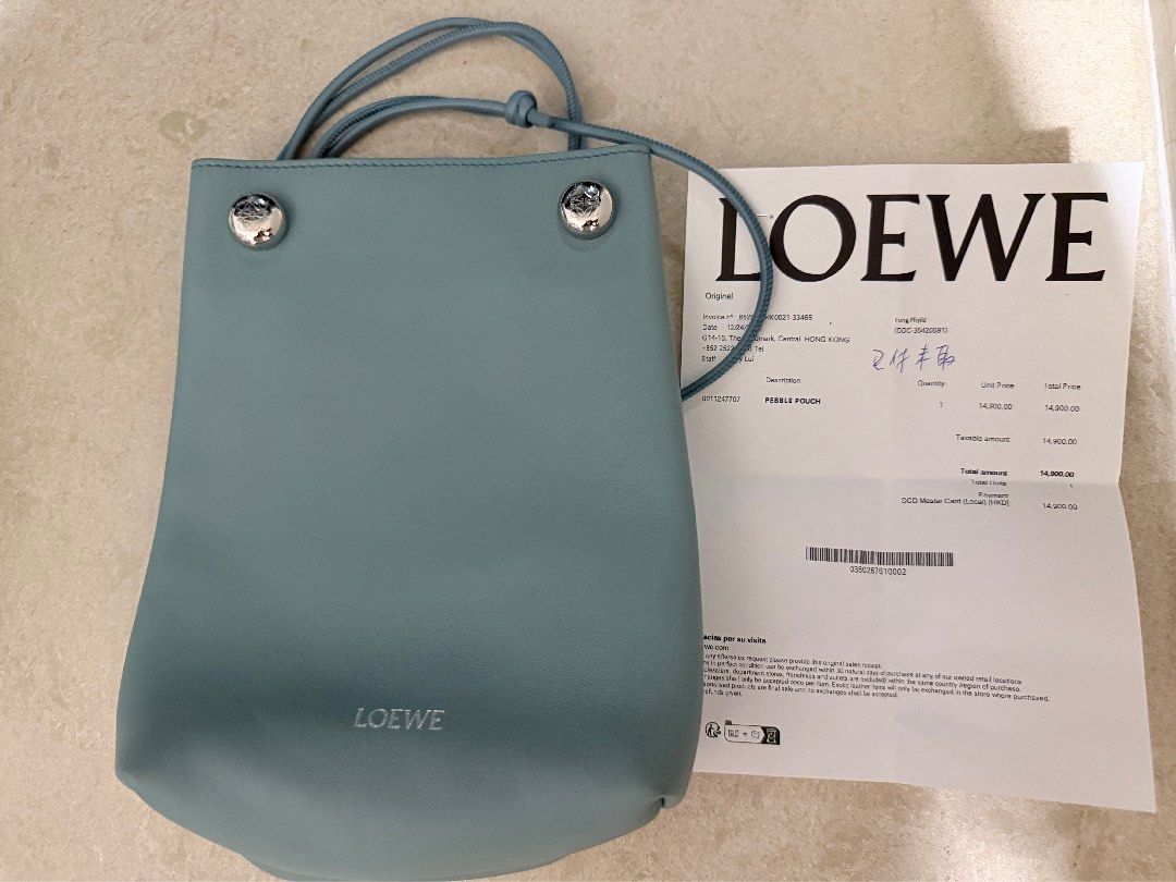 Loewe bag （分類：手袋及銀包）位於 Hong Kong。 由 fifo328 提交（商品編號 1441921450，圖片 1）。簡介： 幾乎全新，肩帶可較長短，有單。
