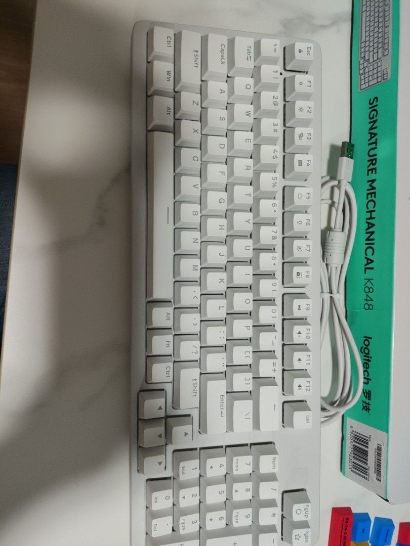 Logitech Signature Mechanical Keyboard K848 with Custom Keycaps473147082037022721