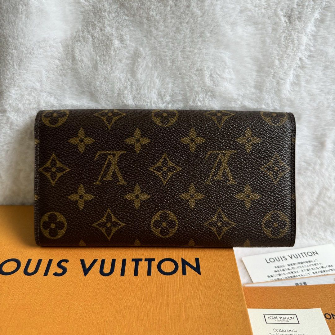 LV Louis Vuitton Sarah Wallet (Category: Luxury Bags & Wallets) located in Quezon City. Submitted by aylahphia (Listing ID 1441815073, Image 2). Description: LV Sarah Wallet inclusion: box, entrupy, care booklet condition: 9/10 Item is guaranteed authentic. Moneyback if proven fake. 📍Quezon City 📍Malolos City, Bulacan.