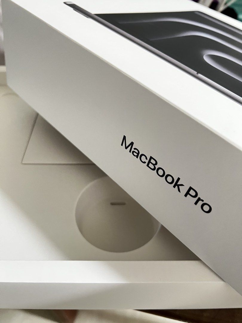 Macbook Pro M3 Pro 18GB RAM 512GB SSD473022016647352323