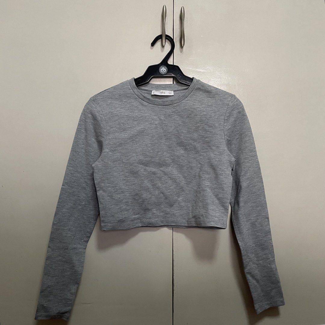 MANGO Grey Long Sleeve Cropped Top (Category: Longsleeves) located in Manila. Submitted by stuffbyaly (Listing ID 1441905762, Image 1). Description: - MANGO grey long-sleeved cropped top - Size: Medium (M) - Crew neck style - Thick but breathable material - Versatile for layering or wearing on its own - Easy to pair with jeans or skirts Feel free to message if you have any questions or concerns! Please expect replies within 24 hours. Thank you!.