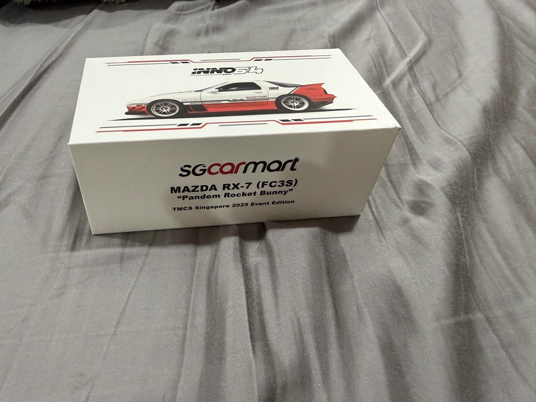 MAZDA RX-7 Car Model (Category: Vehicle & Diecast Models) located in Singapore. Submitted by xinhui204073497 (Listing ID 1441921563, Image 3). Description: Mazda Rx-7(FC3S).