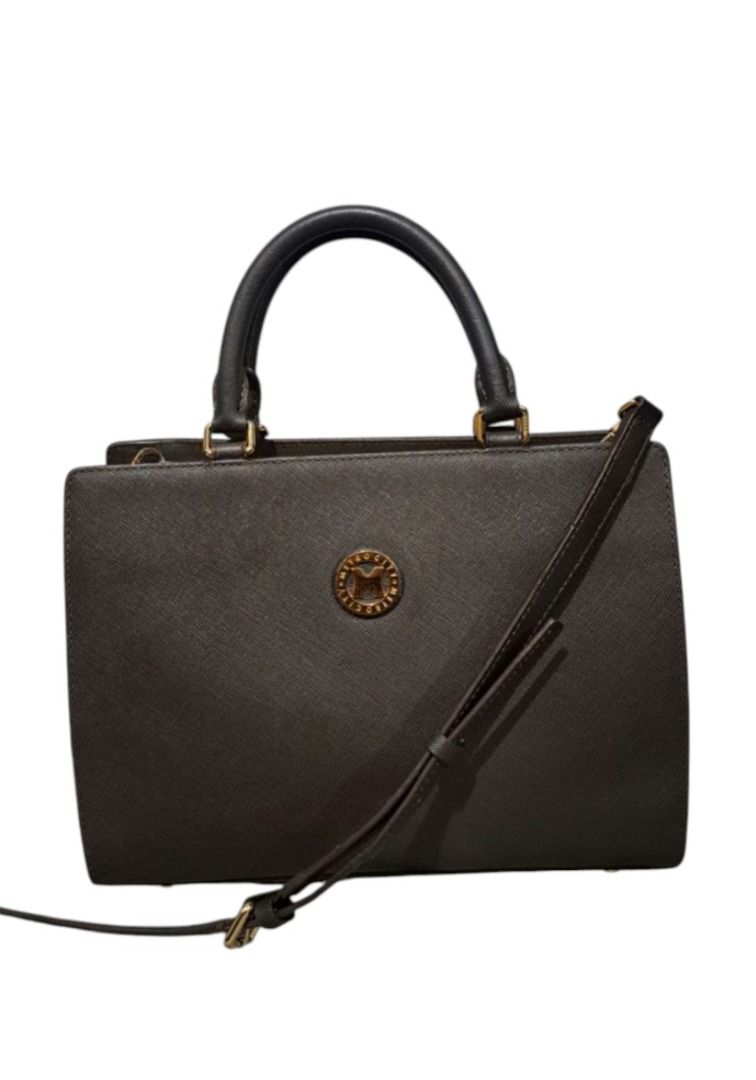 Metrocity Saffiano Leather Satchel Bag (Category: Cross-body Bags) located in Quezon City. Submitted by kirstenbella (Listing ID 1441834485, Image 1). Description: 💯Metrocity Saffiano Leather Satchel Bag - Durable Structured Saffiano leather - Distinct textured finish - Timeless contemporary classic - Sophisticated in Gold-tone hardware - Smoky espresso brown color (Dark brown charcoal) - 2 toned beige signature color-blocked side profile - Top 