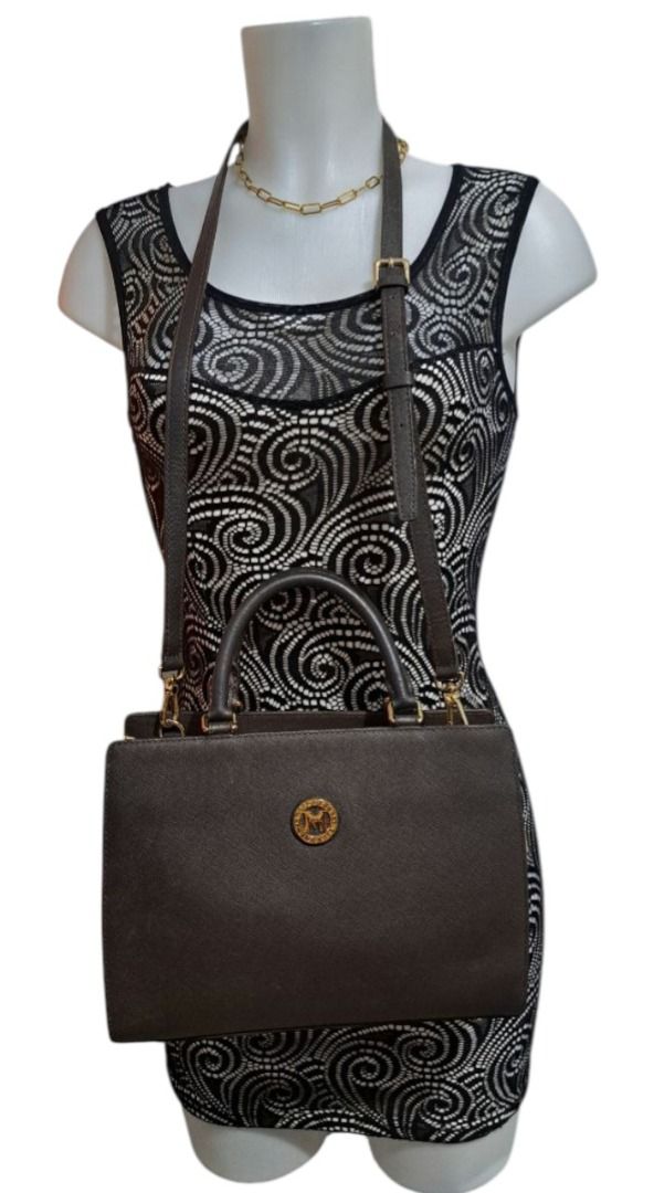 Metrocity Saffiano Leather Satchel Bag (Category: Cross-body Bags) located in Quezon City. Submitted by kirstenbella (Listing ID 1441834485, Image 3). Description: 💯Metrocity Saffiano Leather Satchel Bag - Durable Structured Saffiano leather - Distinct textured finish - Timeless contemporary classic - Sophisticated in Gold-tone hardware - Smoky espresso brown color (Dark brown charcoal) - 2 toned beige signature color-blocked side profile - Top 