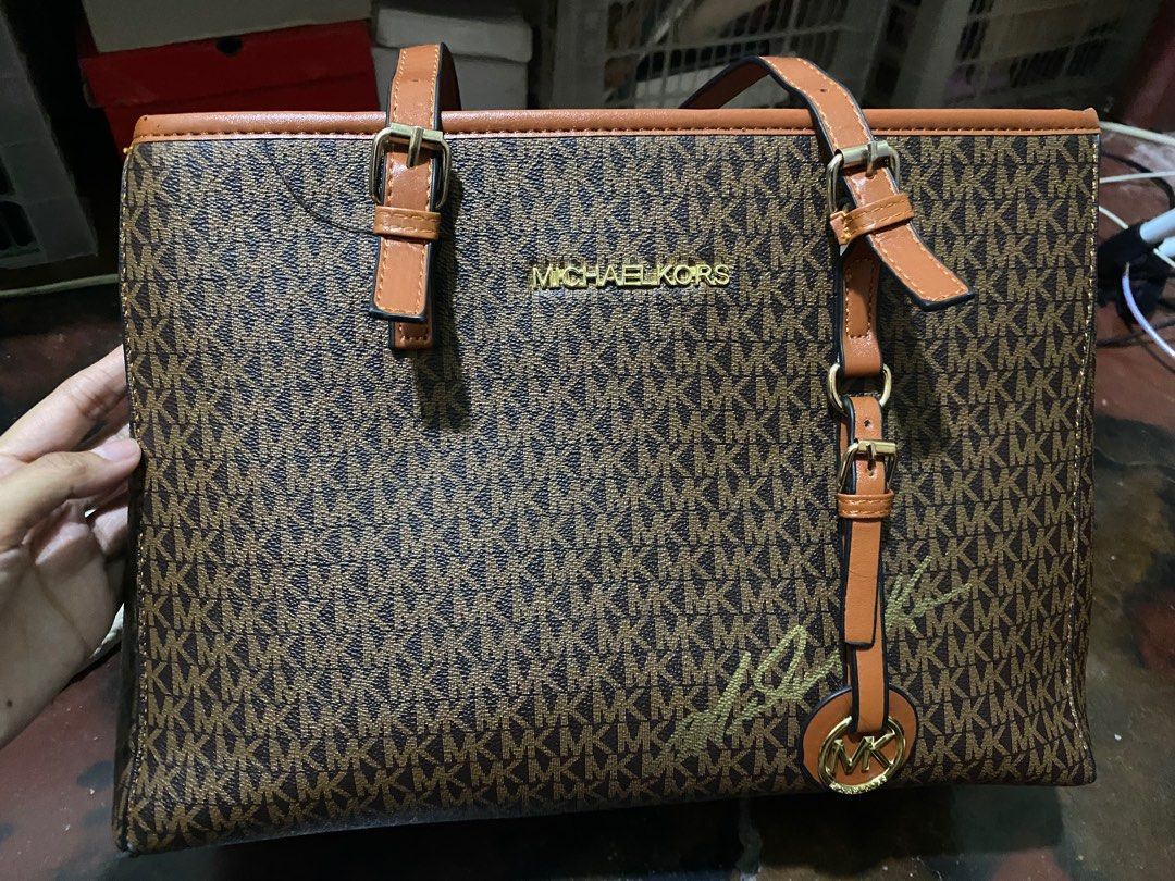 Michael Kors Monogram Tote Bag (Category: Luxury Bags & Wallets) located in Manila. Submitted by cleobylala (Listing ID 1441858619, Image 1). Description: Take note: NOT AUTH, BOUGHT FROM ORANGE APP — Spacious, likely new (used it few times lang) — Complete zippers, no damages at all. RFS: Marami na bag. ₱300 only! .