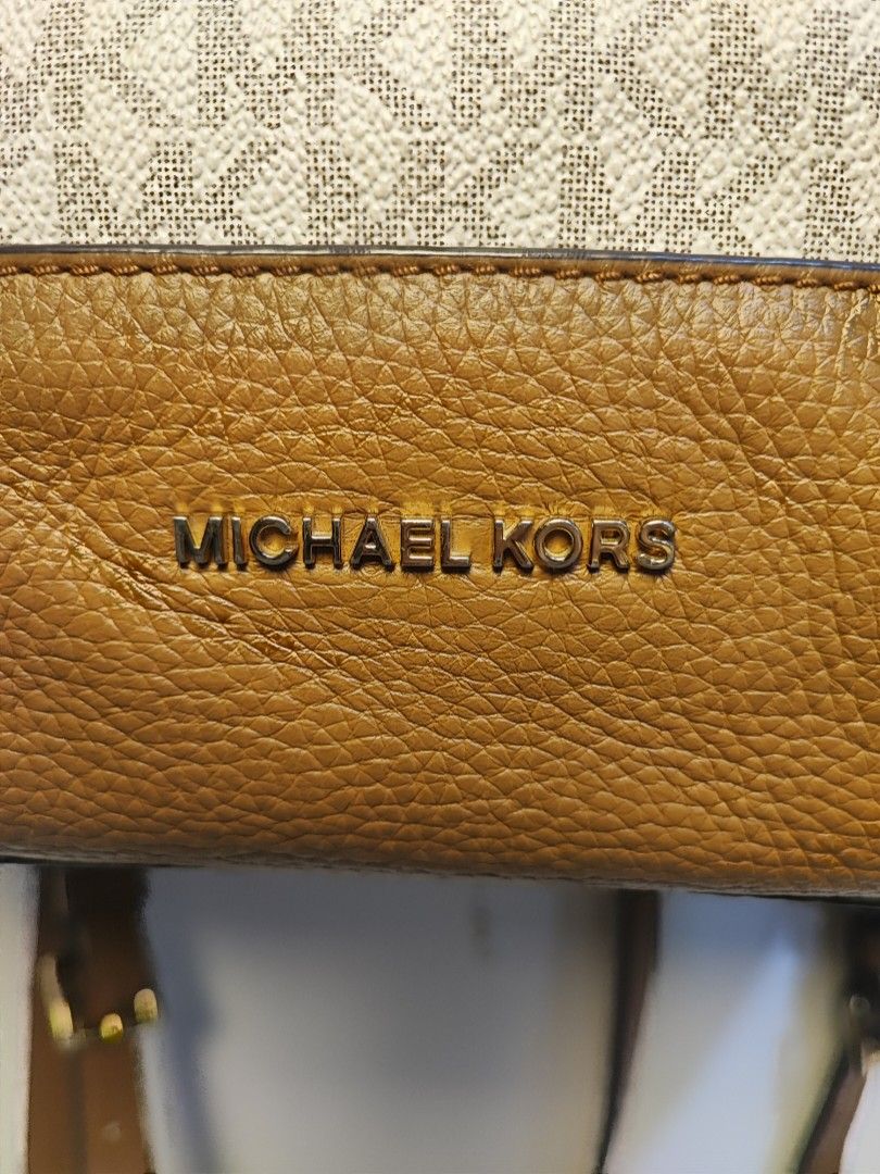 MICHAEL KORS RAVEN MEDIUM BACKPACK (Category: Backpacks) located in Iloilo. Submitted by gooddimes (Listing ID 1441763313, Image 3). Description: Michael Kors Raven Medium Backpack Authentic Leather material Snap Closure Three pockets Vanilla/Acorn/Gold color Issue/s: Minimal stain Color rate: 9.5/10 Good condition ₱1,500 Reminders: - All items are thrifted, please manage your expectations - Color may vary due to lighting - Please wash before usi
