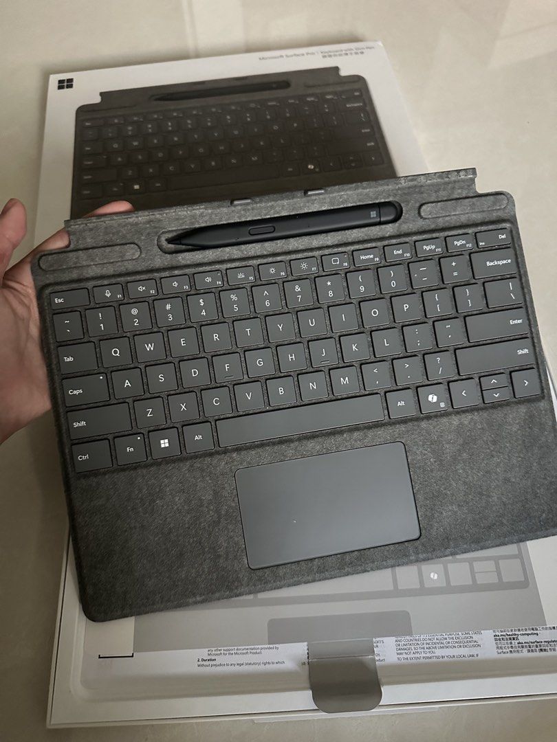Microsoft Surface Pro Keyboard and Slim Pen473050566645534721