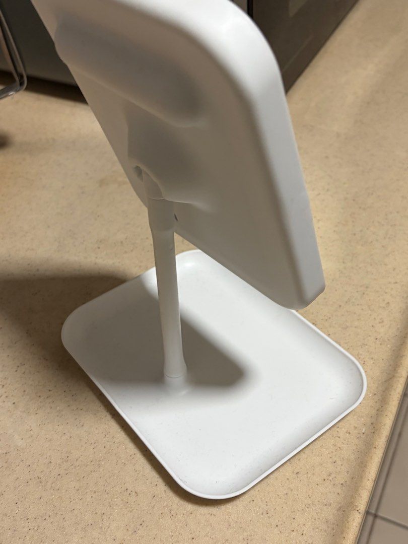 Mini detachable desk mirror (Category: Mirrors) located in Singapore. Submitted by i375893u2 (Listing ID 1441922559, Image 2). Description: Bought for hall but didnt use it, not living in hall anymore so didnt buy.