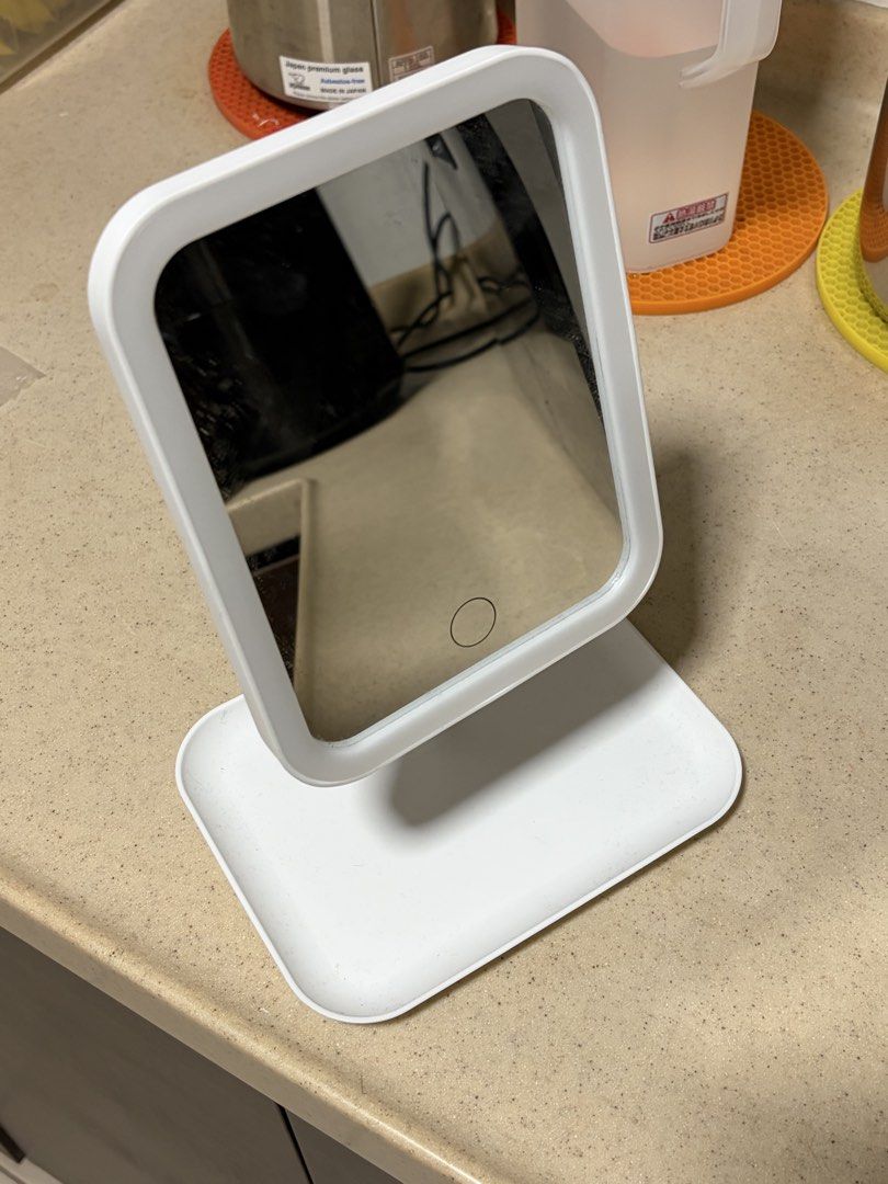 Mini detachable desk mirror (Category: Mirrors) located in Singapore. Submitted by i375893u2 (Listing ID 1441922559, Image 1). Description: Bought for hall but didnt use it, not living in hall anymore so didnt buy.
