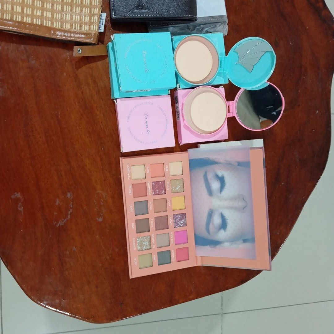mix items 50 each usually (Category: Wallets & Card holders) located in Mandaluyong City. Submitted by ilightcoproducts (Listing ID 1441961518, Image 2). Description: mIx wallets/purse/press powder/eyeshaddow/colorpens-markers .