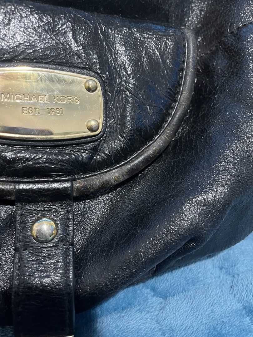 MK Black Hobo Bag (Category: Luxury Bags & Wallets) located in Paranaque City. Submitted by lcristobal (Listing ID 1441873018, Image 2). Description: .