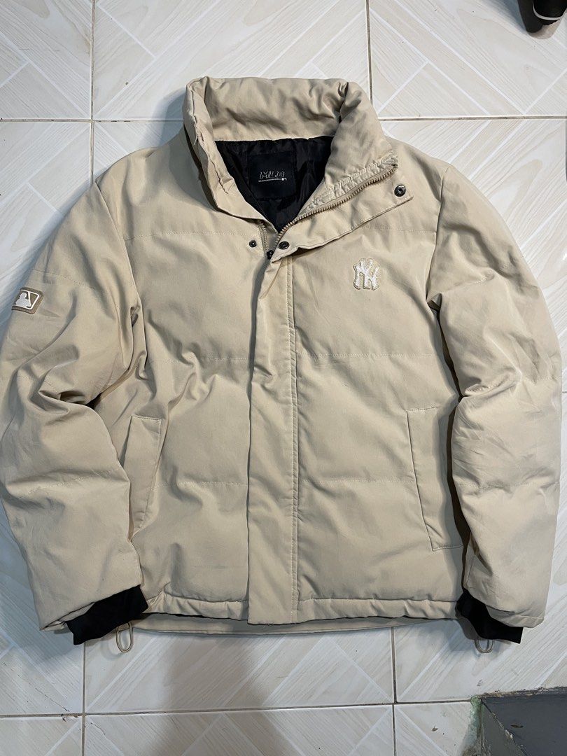 MLB Yankees cream down jacket (Category: Luxury Apparel) located in Taguig. Submitted by thriftopia8 (Listing ID 1441820403, Image 1). Description: .
