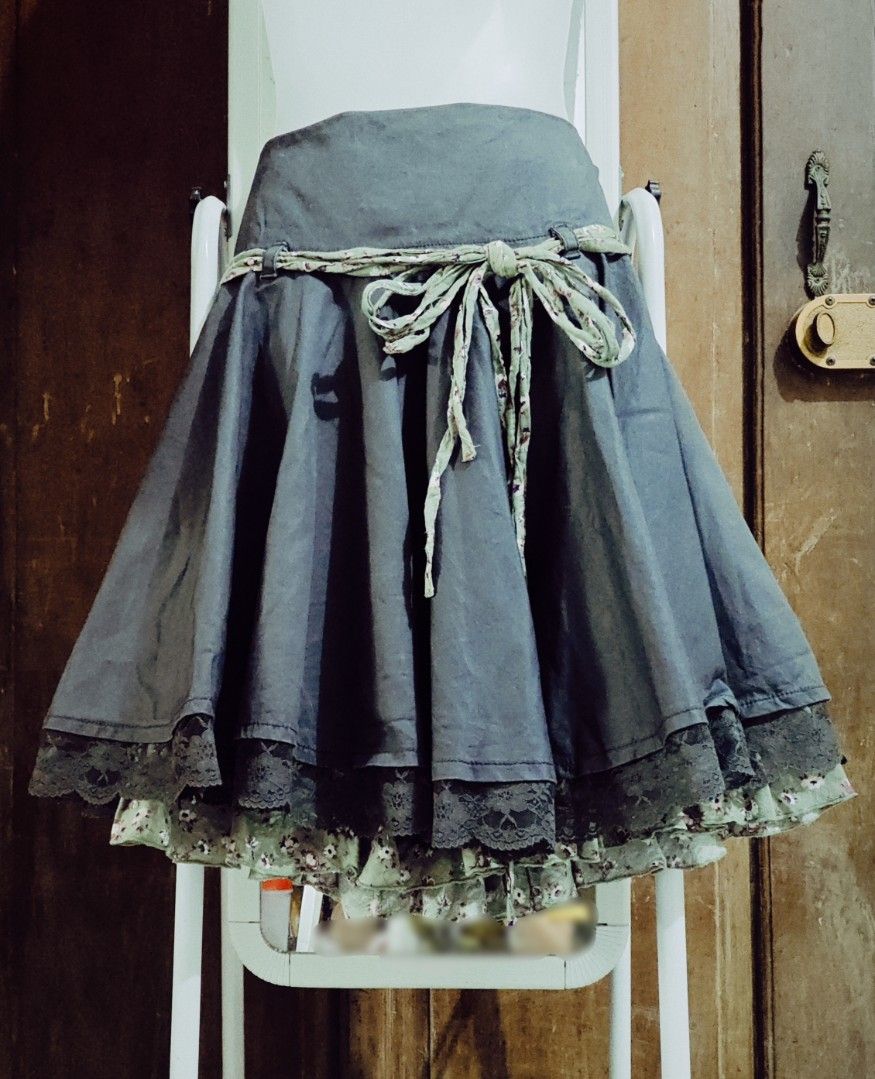 Morei Kei Layered Midi Skirt (Category: Skirts) located in Tuguegarao City. Submitted by rewear_files (Listing ID 1441910682, Image 1). Description: 𝑴𝒐𝒓𝒆𝒊 𝑲𝒆𝒊 𝑳𝒂𝒚𝒆𝒓𝒆𝒅 𝑴𝒊𝒅𝒊 𝑺𝒌𝒊𝒓𝒕 🌿⋆⁺₊⋆ ☾ ⋆⁺₊⋆ 🌷 𝗕𝘂𝗹𝗸𝘆 & 𝗛𝗤! 𝐒𝐢𝐳𝐞: 𝐌 𝐨𝐧 𝐭𝐚𝐠 𝐖𝐚𝐢𝐬𝐭: 30" 𝐃𝐞𝐭𝐚𝐜𝐡𝐚𝐛𝐥𝐞 𝐛𝐞𝐥𝘁 (can adjust size lower) 𝐋𝐨𝐜: 𝐓𝐮𝐠𝐮𝐞𝐠𝐚𝐫𝐚𝐨 𝐂𝐢𝐭𝐲, 𝐂𝐚𝐠𝐚𝐲𝐚𝐧 𝐌𝐎𝐏: 𝐆𝐜𝐚𝐬𝐡 Please do not hesitate to drop a message if 