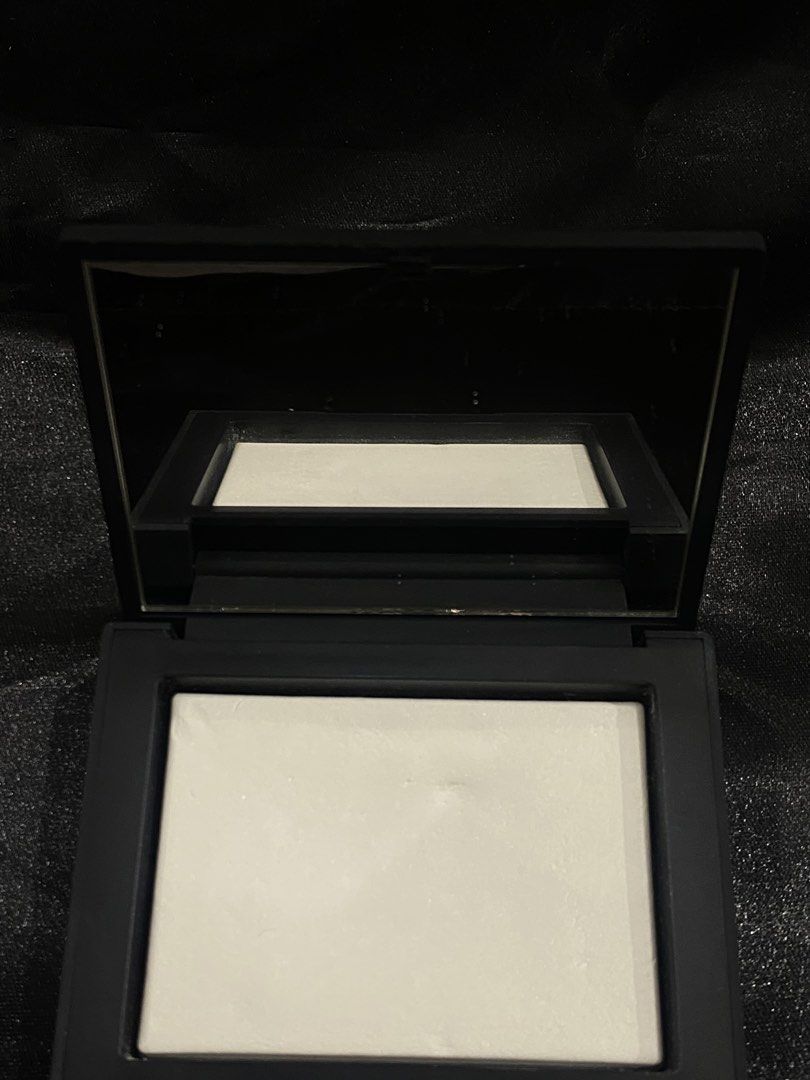 Nars - Light Reflecting Setting Powder (Category: Makeup) located in Manila. Submitted by knnyyncl (Listing ID 1441892867, Image 3). Description: ✨ Original Market Price: 45 USD, I’m selling it for only 800 php ✨RFS: Im using other setting powder now ✨No Box / Packaging ✨ Slightly Used ✨ Exclusive of SF ✨ No COD 💰MOP: BANK TRANSFER/GCASH 💬 PM ME FOR ORDERS / INQUIRIES.