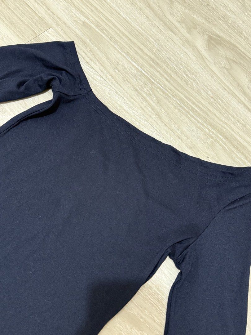 Navy Blue One Shoulder Long Sleeve Top (Category: Blouses) located in Manila. Submitted by akiii222 (Listing ID 1441895257, Image 3). Description: one shoulder long sleeve top navy blue actual color S-M body hugging fit, very nice quality! used once only P150 Loc: Laguna J&T / Lalamove .