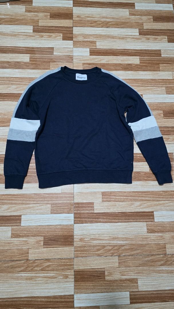 Navy Blue Sweatshirt with Striped Sleeves (Category: Tshirts & Polo Shirts ) located in Caloocan City. Submitted by romeovers (Listing ID 1441852690, Image 1). Description: - Navy blue sweatshirt - Grey and white stripes on sleeves - Long sleeves - Crew neck - Ribbed cuffs and hem - Comfortable for everyday wear - Great for layering.