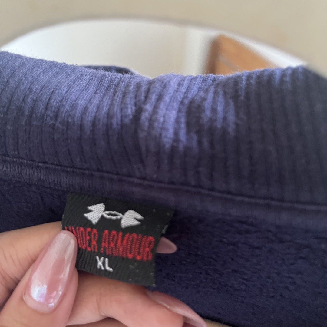 Navy Blue Zip Up Hoodie (Category: Coats, Jackets and Outerwear) located in Legazpi City. Submitted by hushedcry (Listing ID 1441948055, Image 2). Description: — two front pockets, logo on chest — unisex 🤍 — XL on tag; dm for dimes 💌 mop: gcash 📬 shipping via j&t express (sf c/o buyer) for inquiries, dont hesitate to send me a msg! 🩷.