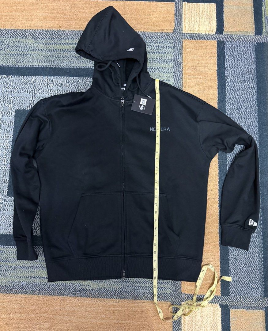 New Era (Category: Coats, Jackets and Outerwear) located in Taiping. Submitted by KerolGudStuff (Listing ID 1441928094, Image 2). Description: New Era sweater Saiz S (22.5/26.2) Boleh nego jika berminat COD Taiping FB : Khairul Lizam Boleh DM jika ada keraguan.