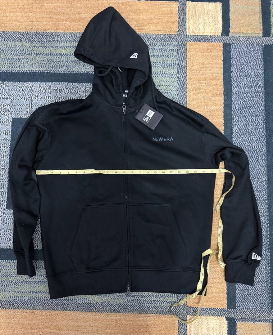 New Era (Category: Coats, Jackets and Outerwear) located in Taiping. Submitted by KerolGudStuff (Listing ID 1441928094, Image 1). Description: New Era sweater Saiz S (22.5/26.2) Boleh nego jika berminat COD Taiping FB : Khairul Lizam Boleh DM jika ada keraguan.