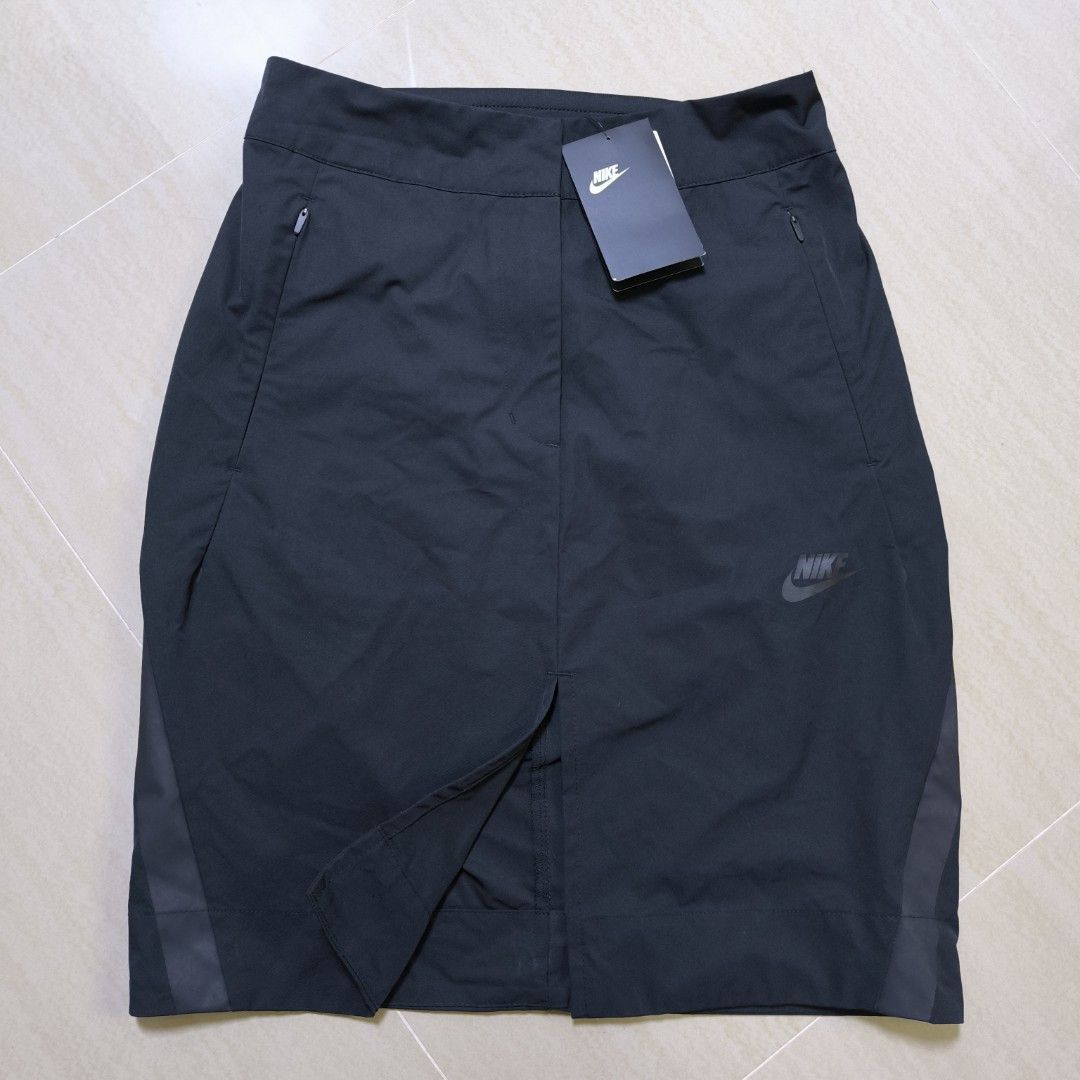Nike Sportswear Tech Bonded skirt (Category: Skirts) located in Guimba. Submitted by naztystuff (Listing ID 1441856899, Image 1). Description: Nike Sportswear Tech Bonded skirt size XS 12x21 Brandnew With tag 750+sf only.