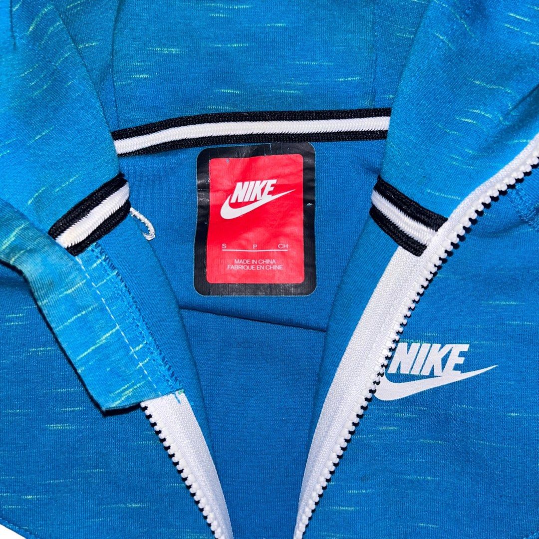 Nike Tech Fleece (Category: Hoodies) located in Quezon City. Submitted by eronnji (Listing ID 1441921983, Image 2). Description: Nike Tech Dimes: W20 - L24.5 - SL21 Issue/s: Slight Stains, Print Cracks Nego | Color may vary due to lighting.